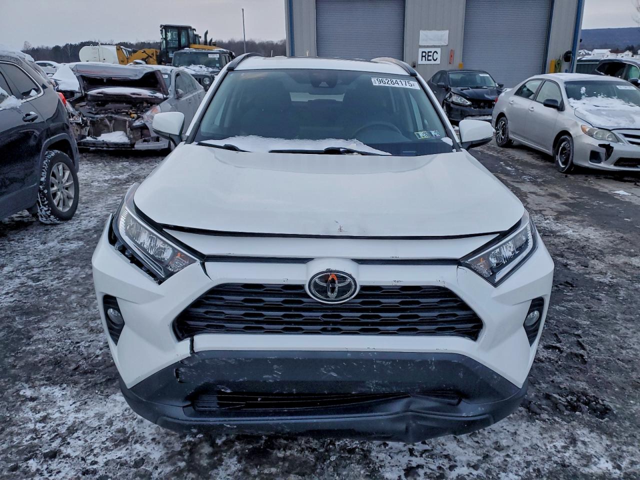 2021 TOYOTA RAV4 XLE photo 5
