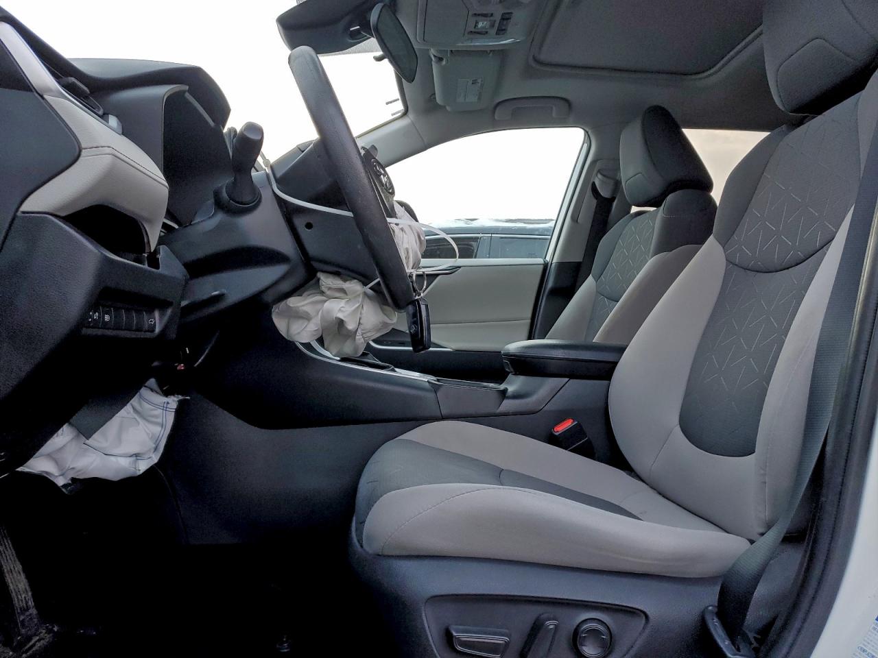 2021 TOYOTA RAV4 XLE photo 7