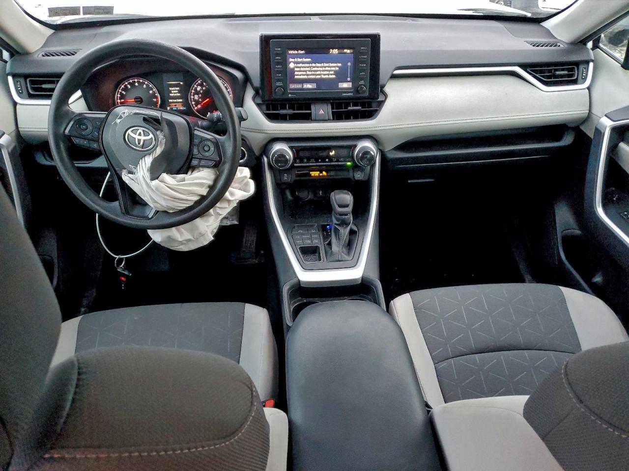 2021 TOYOTA RAV4 XLE photo 8