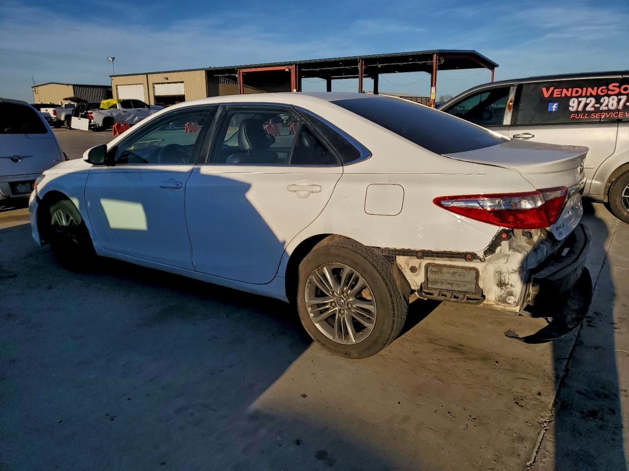 2017 TOYOTA CAMRY SE photo 2
