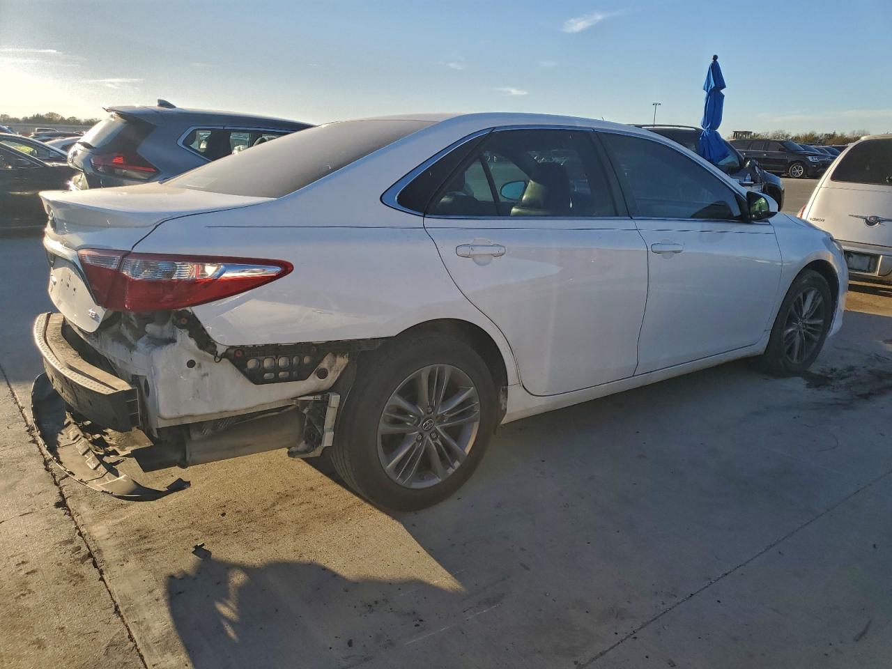 2017 TOYOTA CAMRY SE photo 3