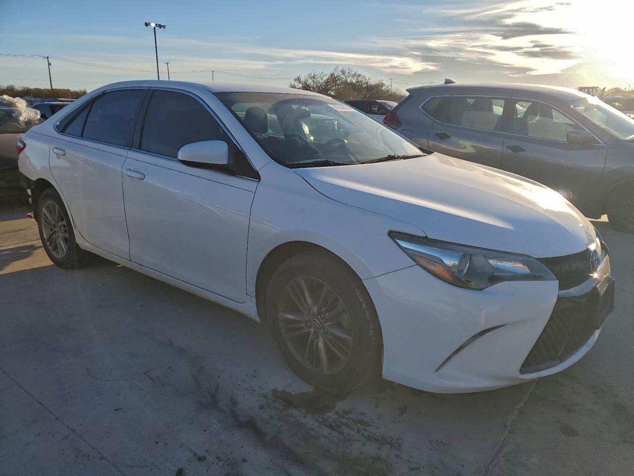 2017 TOYOTA CAMRY SE photo 4