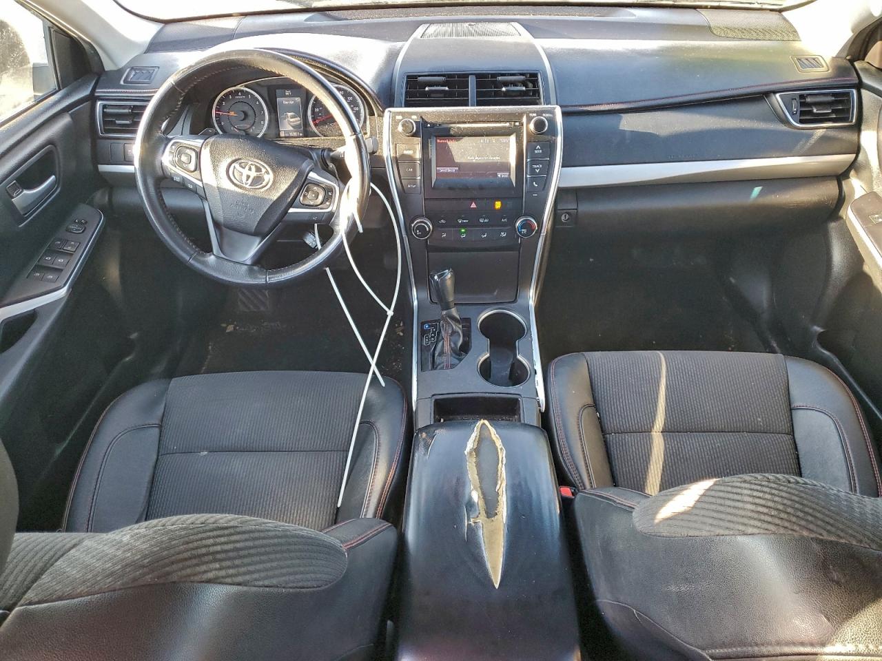 2017 TOYOTA CAMRY SE photo 8