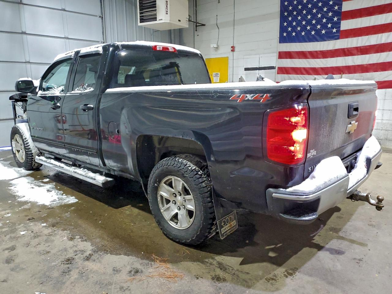 2018 CHEVROLET SILVERADO K1500 LT photo 2