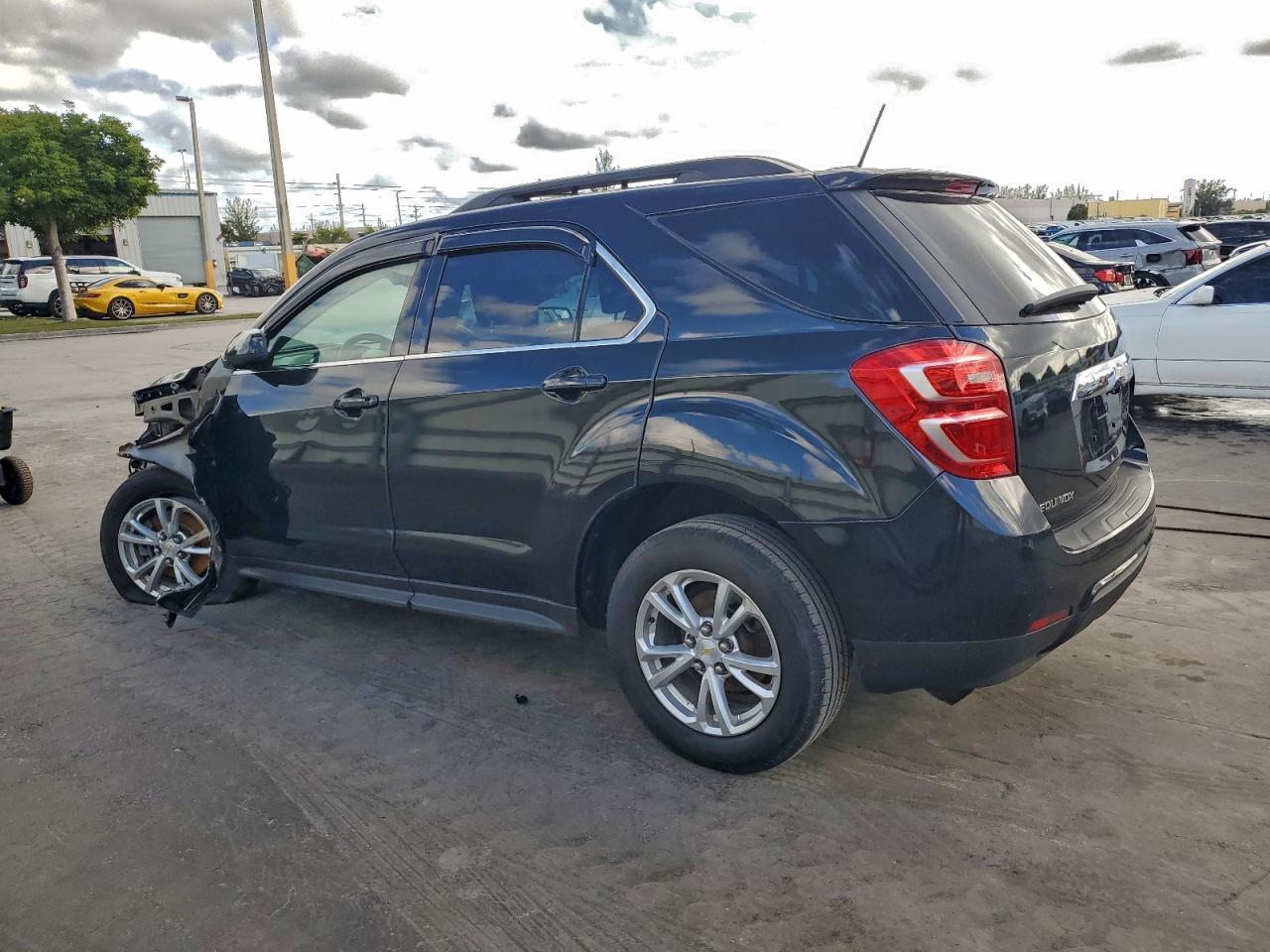 2017 CHEVROLET EQUINOX LT photo 2