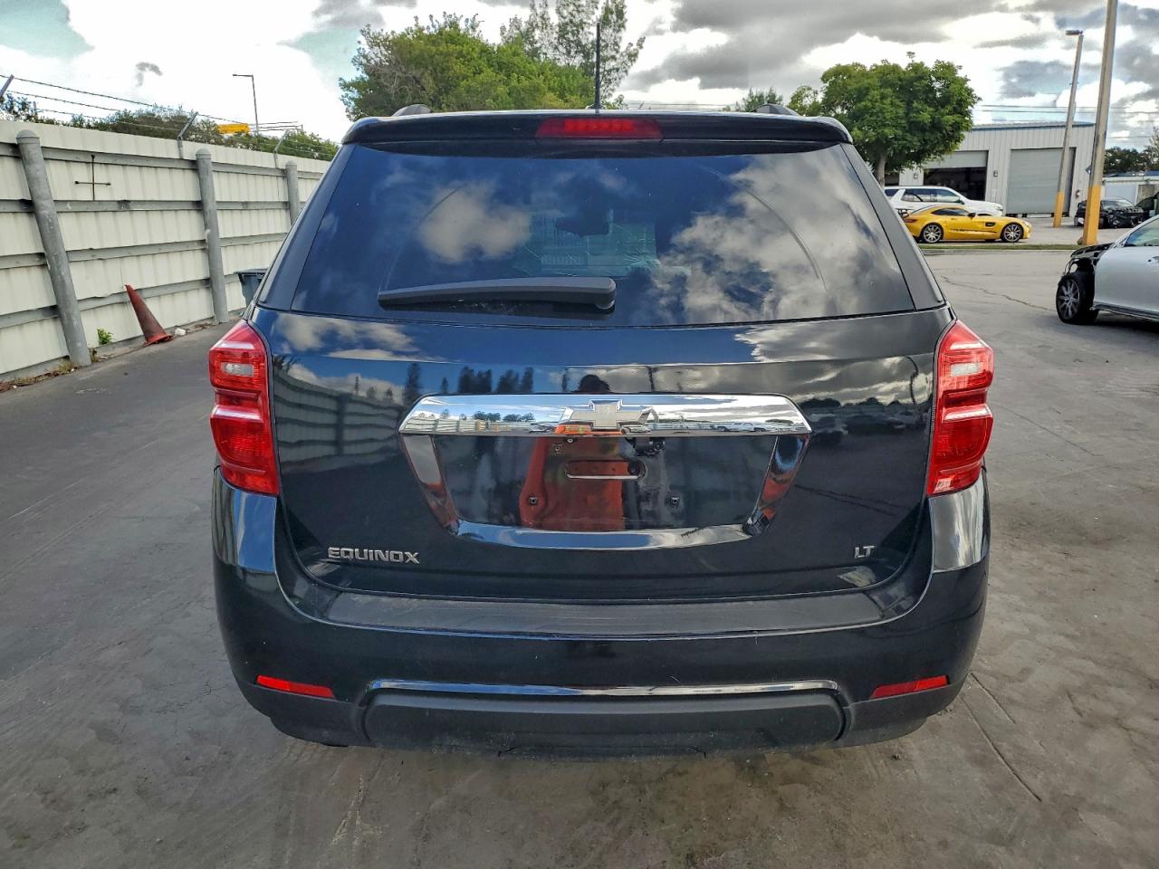 2017 CHEVROLET EQUINOX LT photo 6