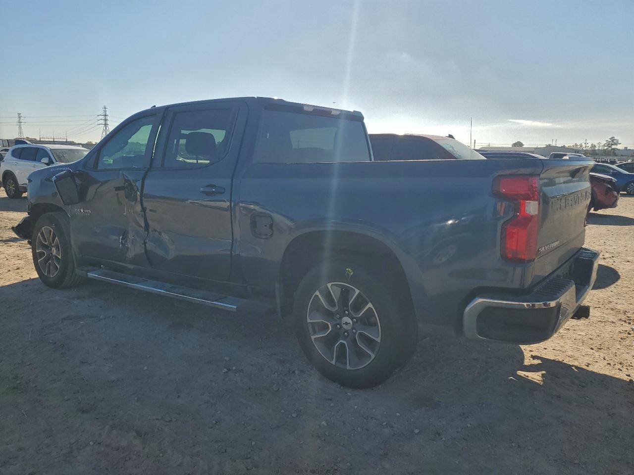 2019 CHEVROLET SILVERADO C1500 LT photo 2