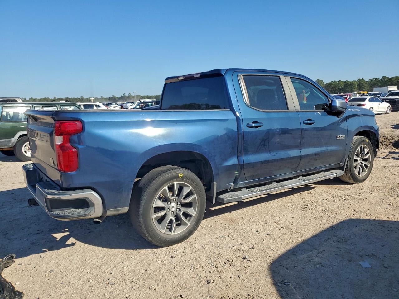 2019 CHEVROLET SILVERADO C1500 LT photo 3