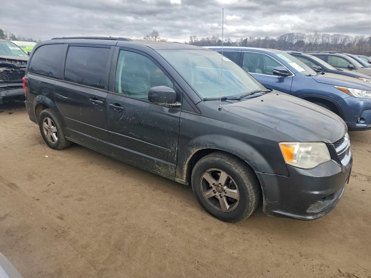 2011 DODGE GRAND CARAVAN MAINSTREET photo 4