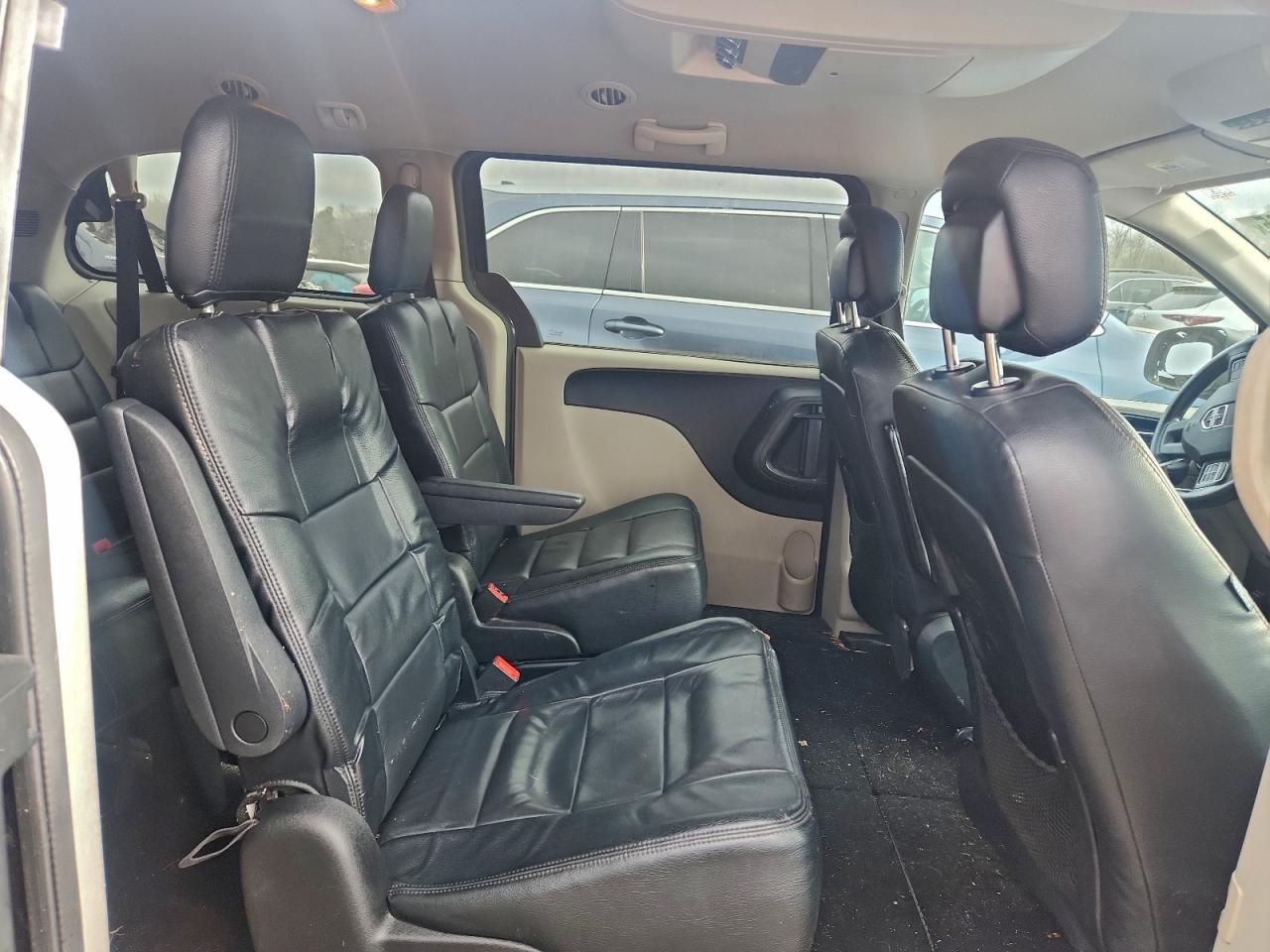 2011 DODGE GRAND CARAVAN MAINSTREET photo 11