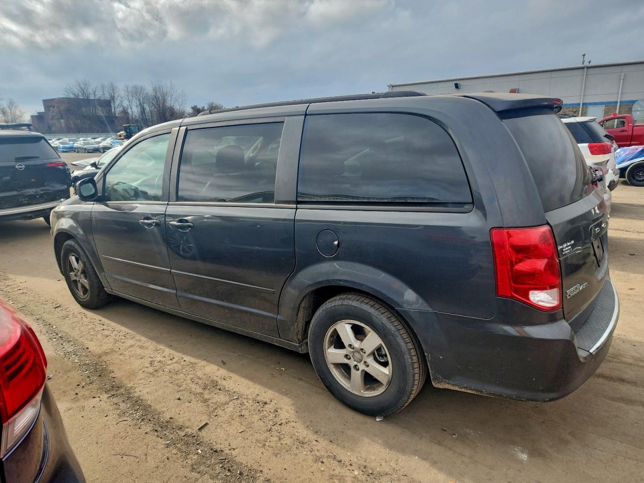2011 DODGE GRAND CARAVAN MAINSTREET photo 2