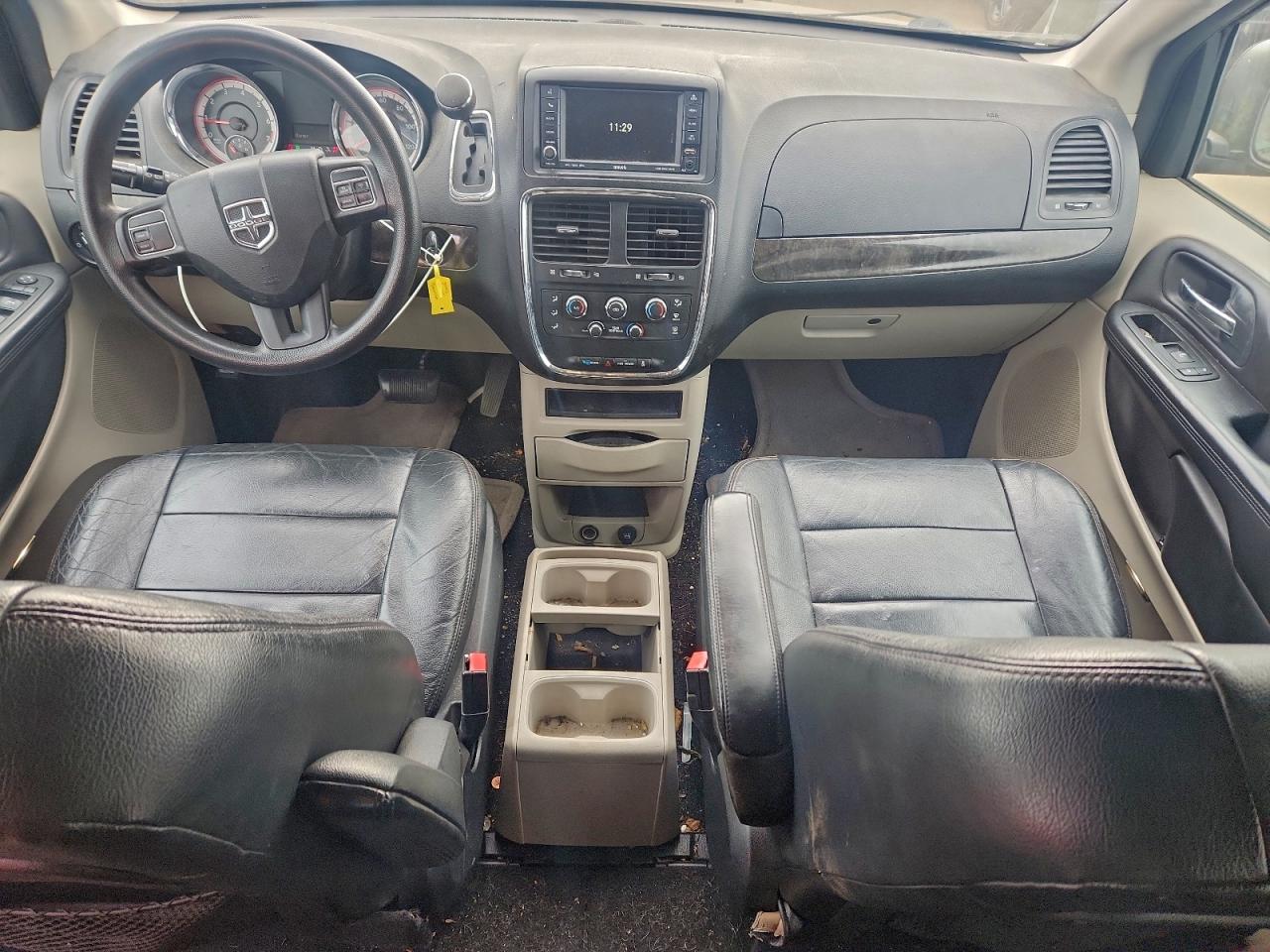 2011 DODGE GRAND CARAVAN MAINSTREET photo 8