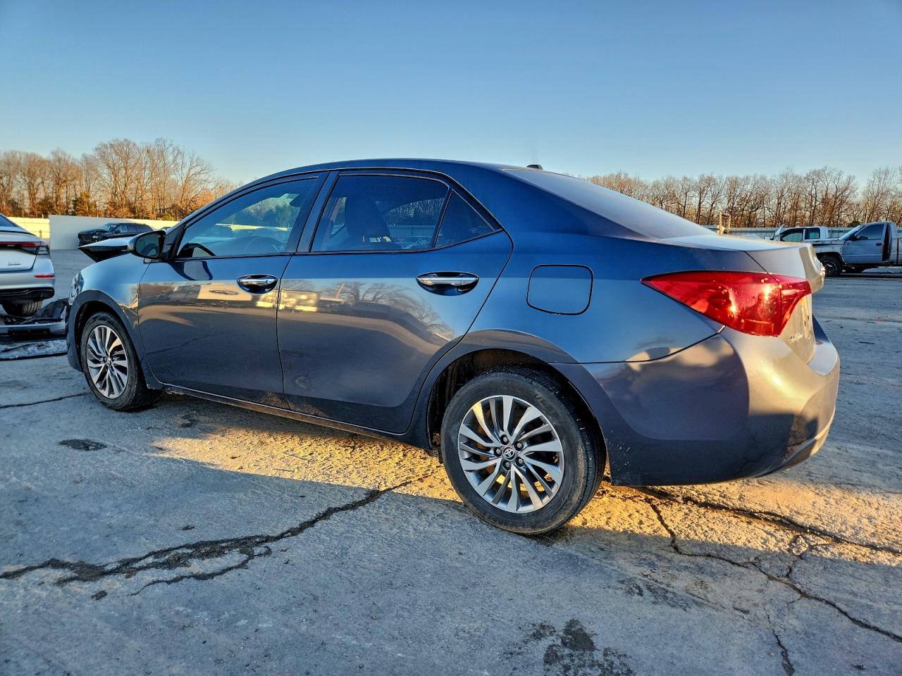 2017 TOYOTA COROLLA photo 2