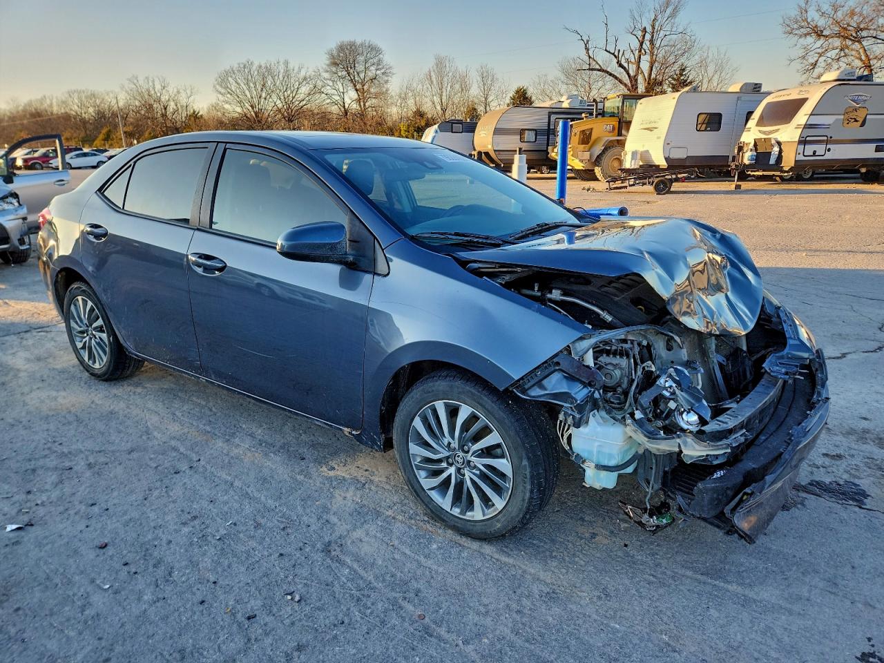 2017 TOYOTA COROLLA photo 4