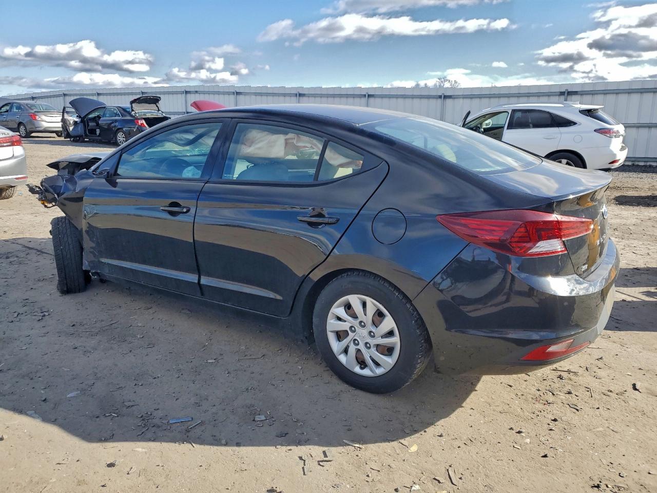 2019 HYUNDAI ELANTRA SE photo 2