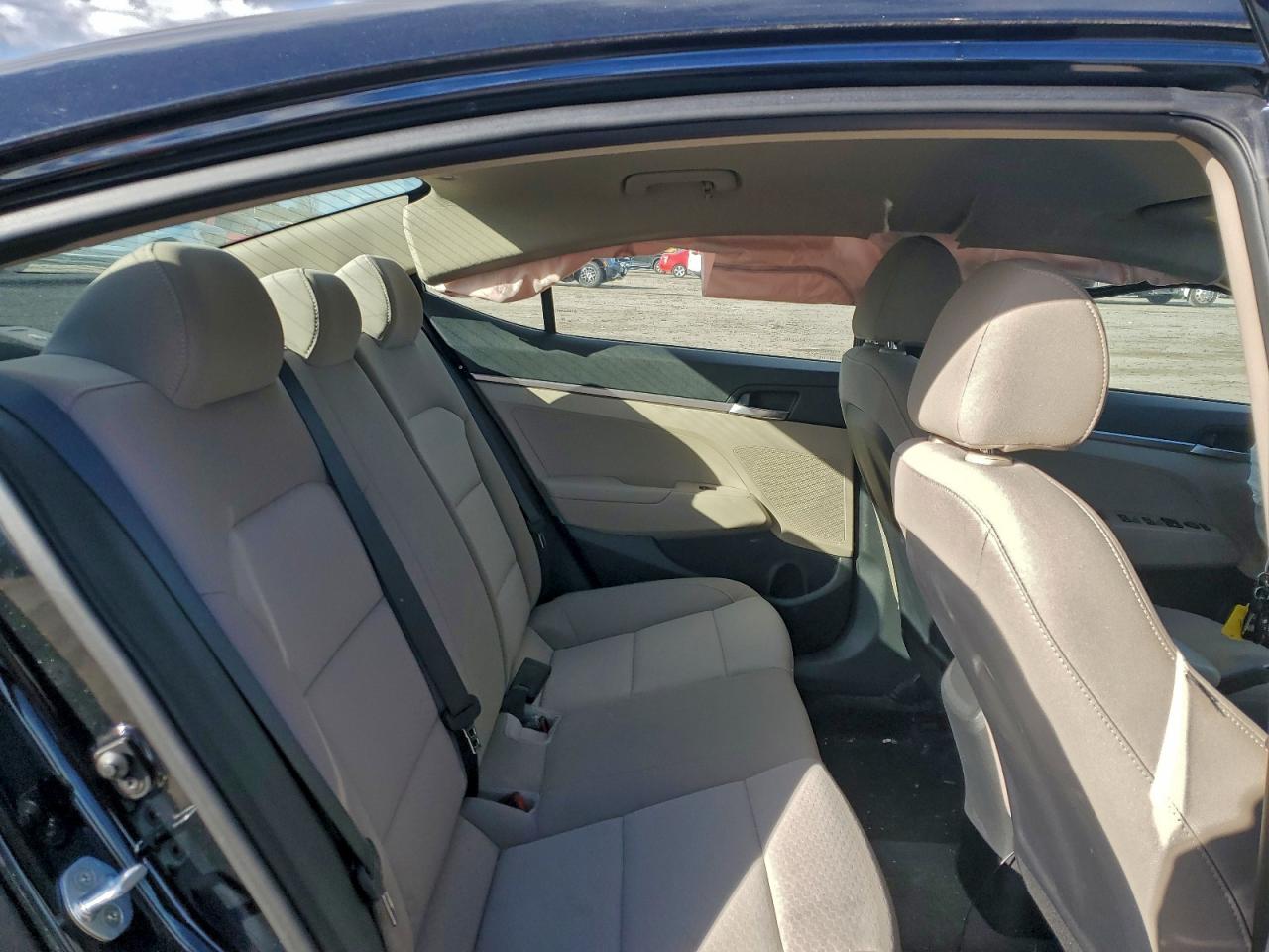 2019 HYUNDAI ELANTRA SE photo 10