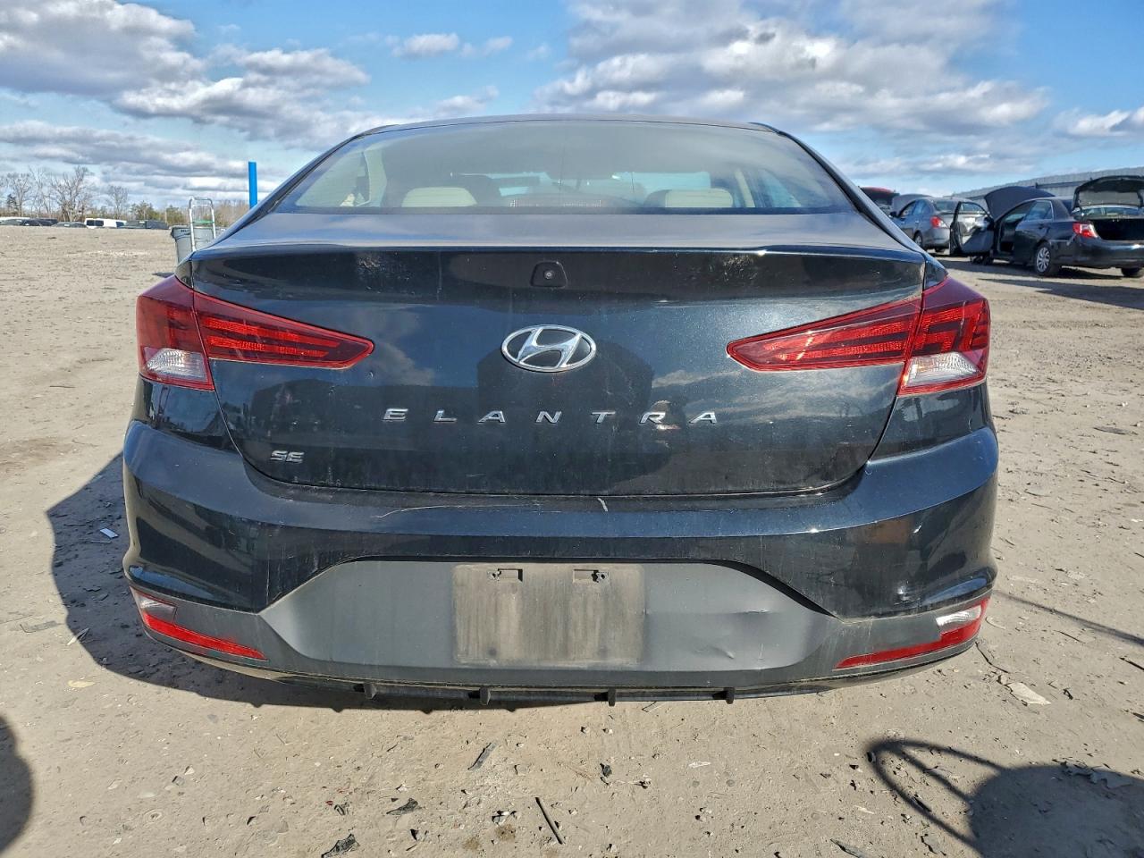 2019 HYUNDAI ELANTRA SE photo 6