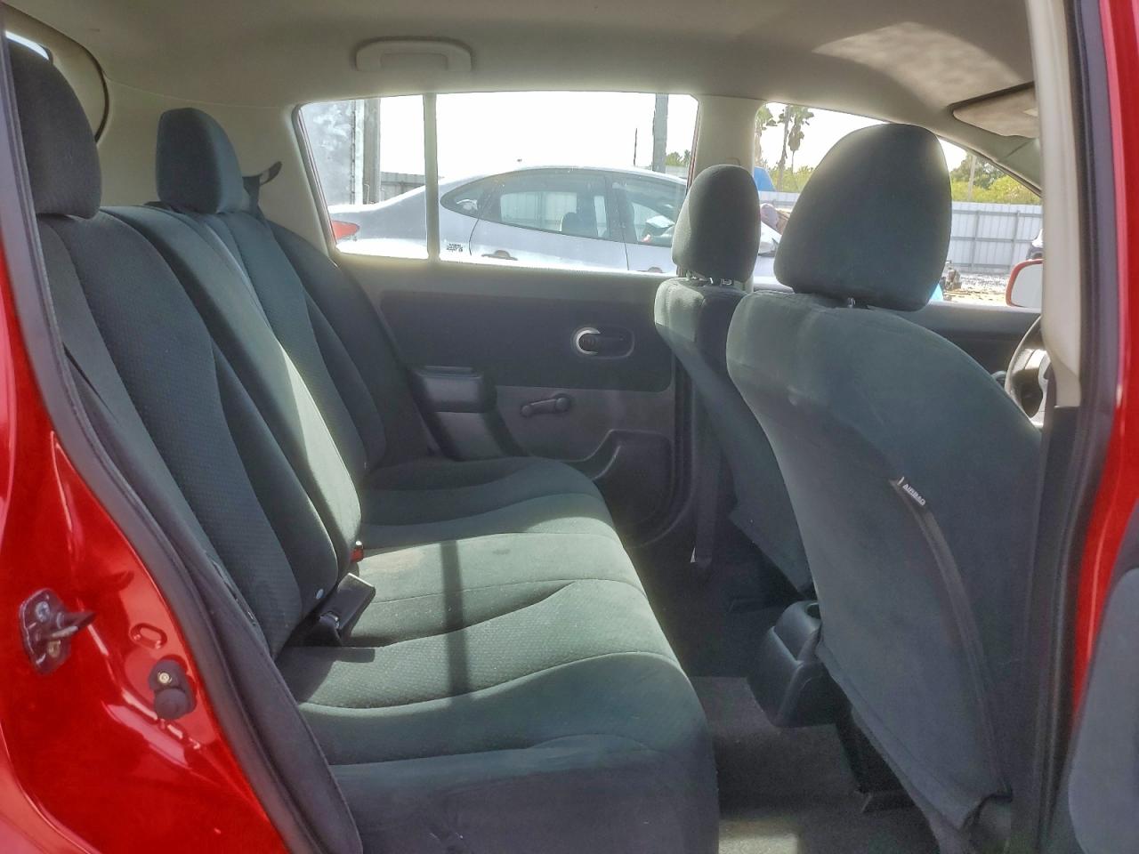 2011 NISSAN VERSA S photo 11