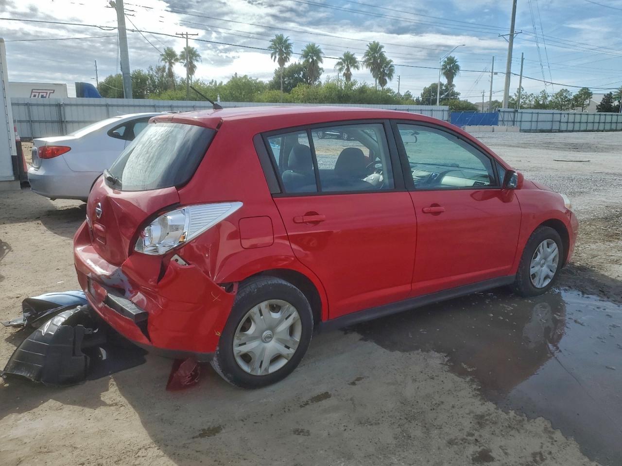 2011 NISSAN VERSA S photo 3