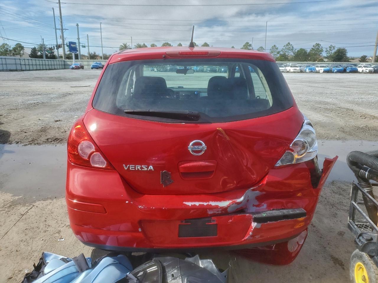 2011 NISSAN VERSA S photo 6