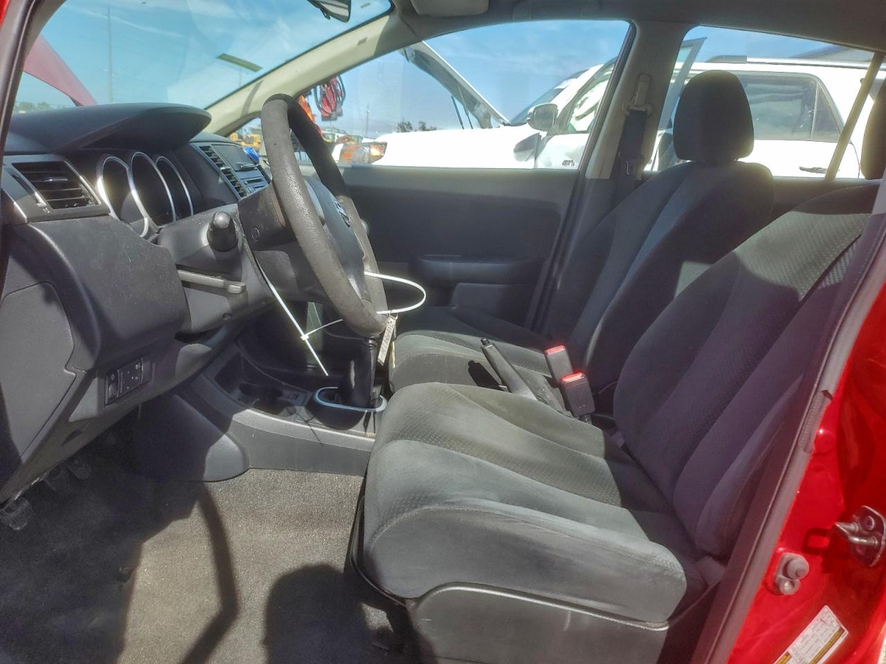 2011 NISSAN VERSA S photo 7