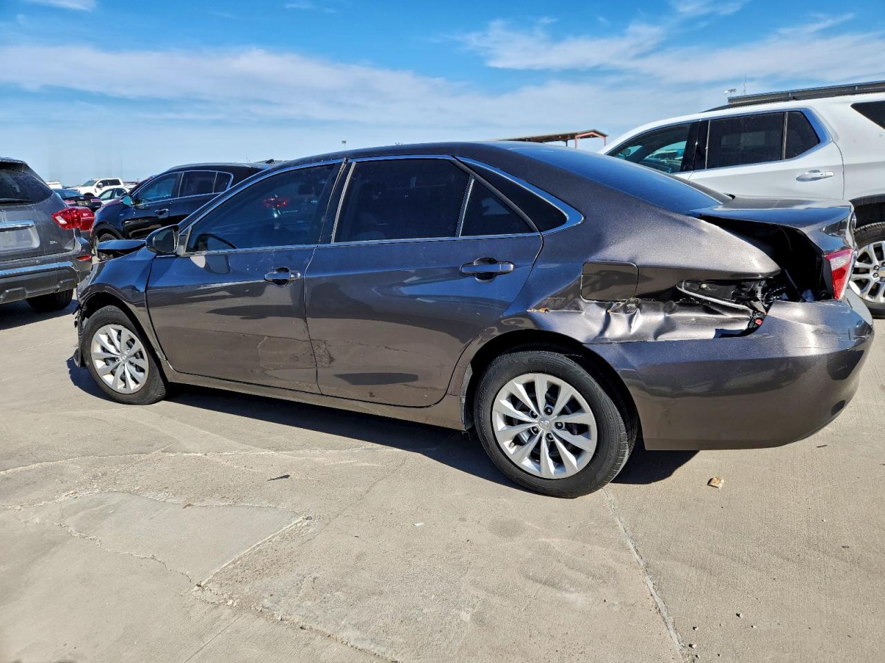 2016 TOYOTA CAMRY LE photo 2