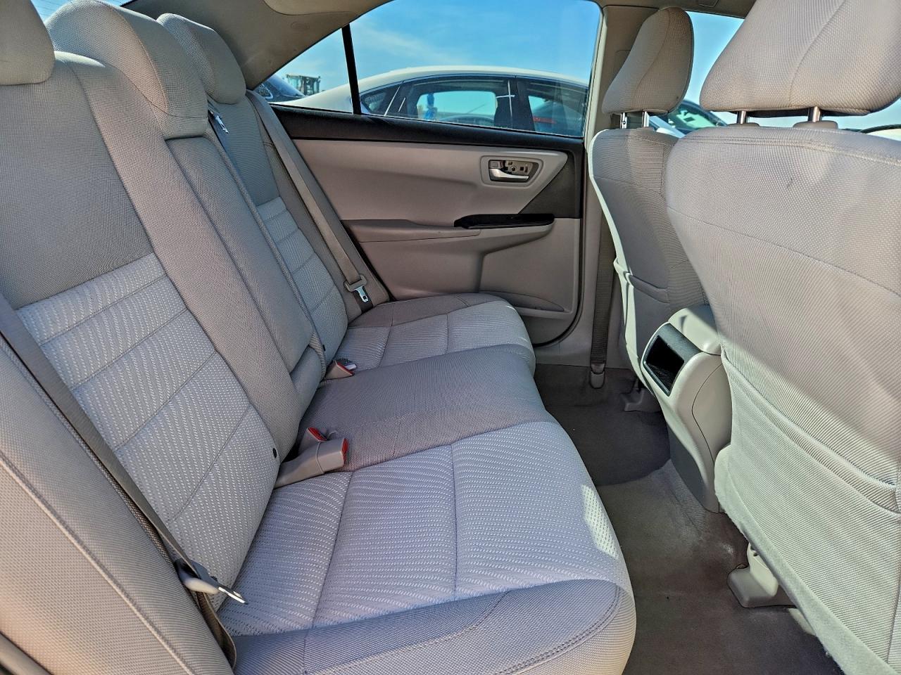 2016 TOYOTA CAMRY LE photo 10