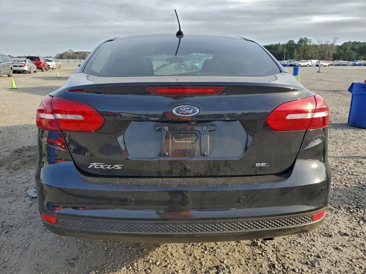 2017 FORD FOCUS SEL photo 6