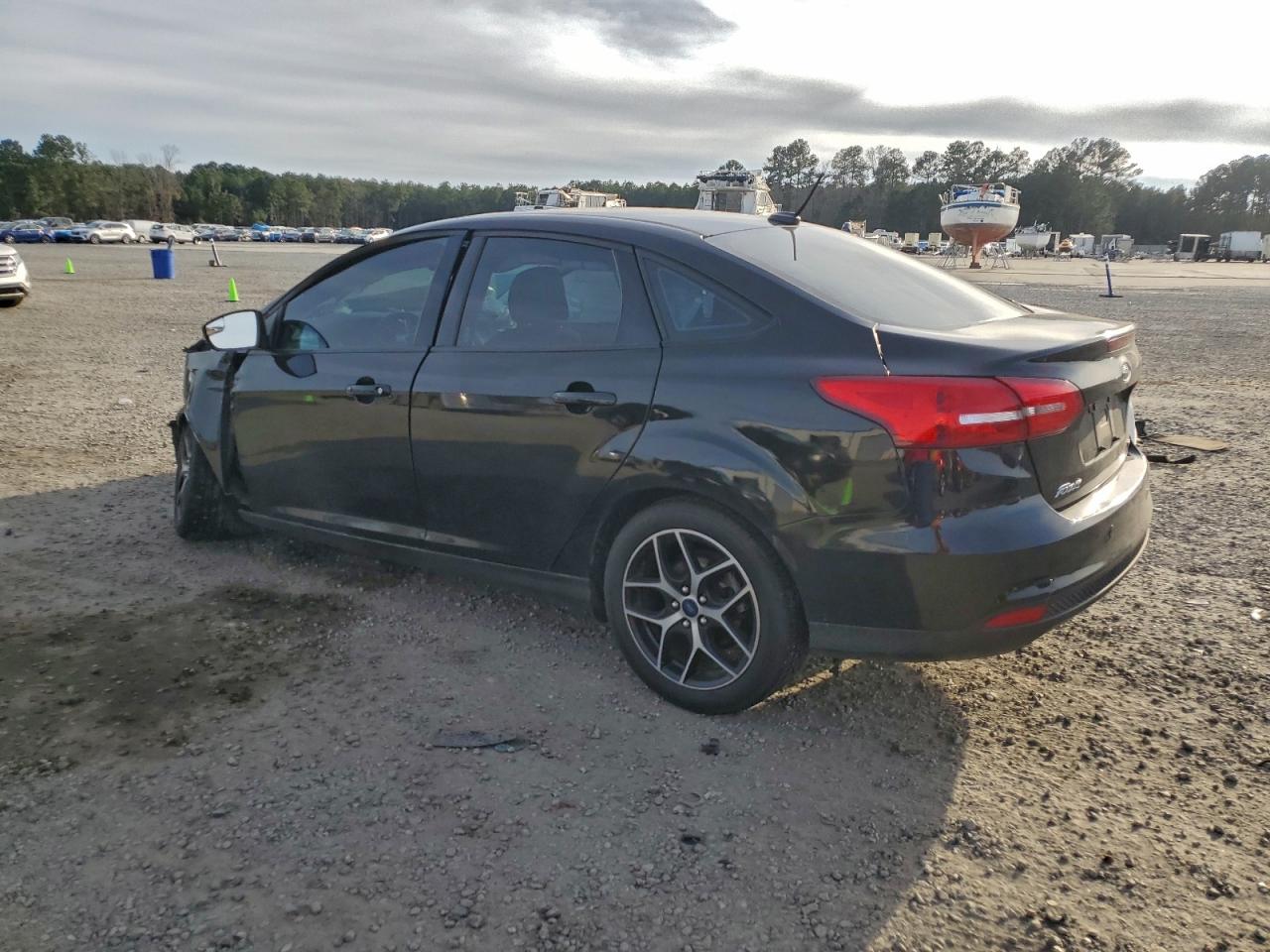 2017 FORD FOCUS SEL photo 2