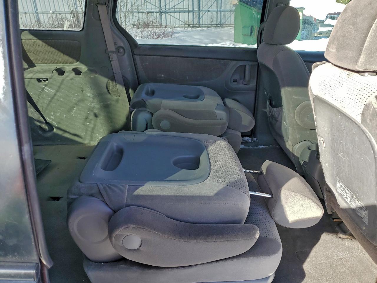 2008 TOYOTA SIENNA CE photo 11