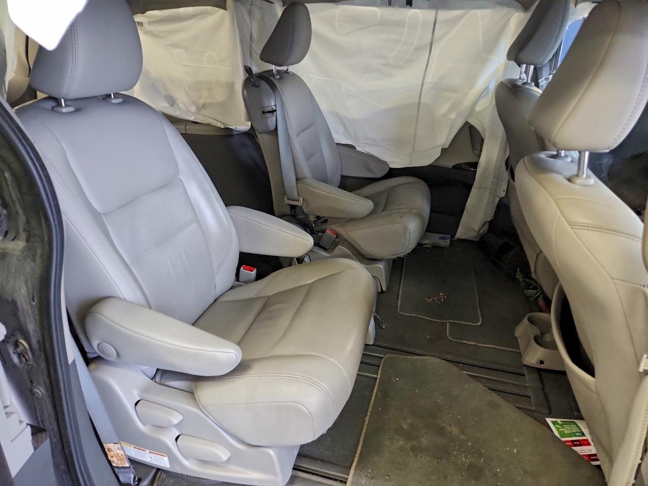 2020 TOYOTA SIENNA XLE photo 11
