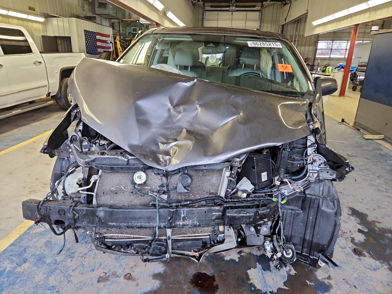 2020 TOYOTA SIENNA XLE photo 5