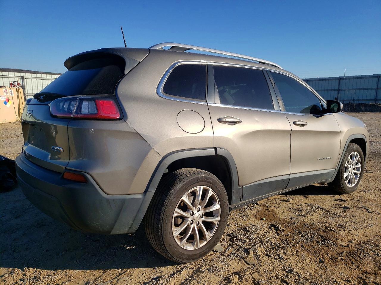 2019 JEEP CHEROKEE LATITUDE photo 3