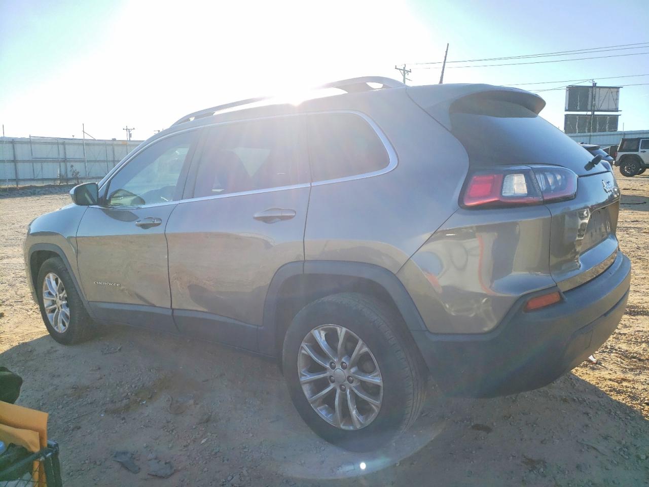 2019 JEEP CHEROKEE LATITUDE photo 2