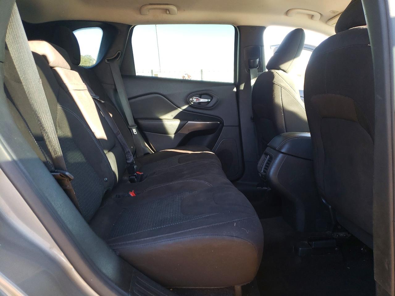 2019 JEEP CHEROKEE LATITUDE photo 11