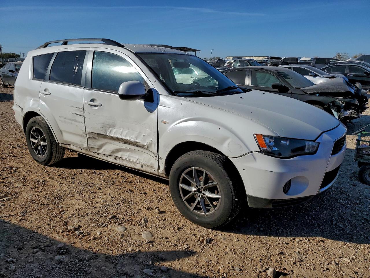 2013 MITSUBISHI OUTLANDER ES photo 4