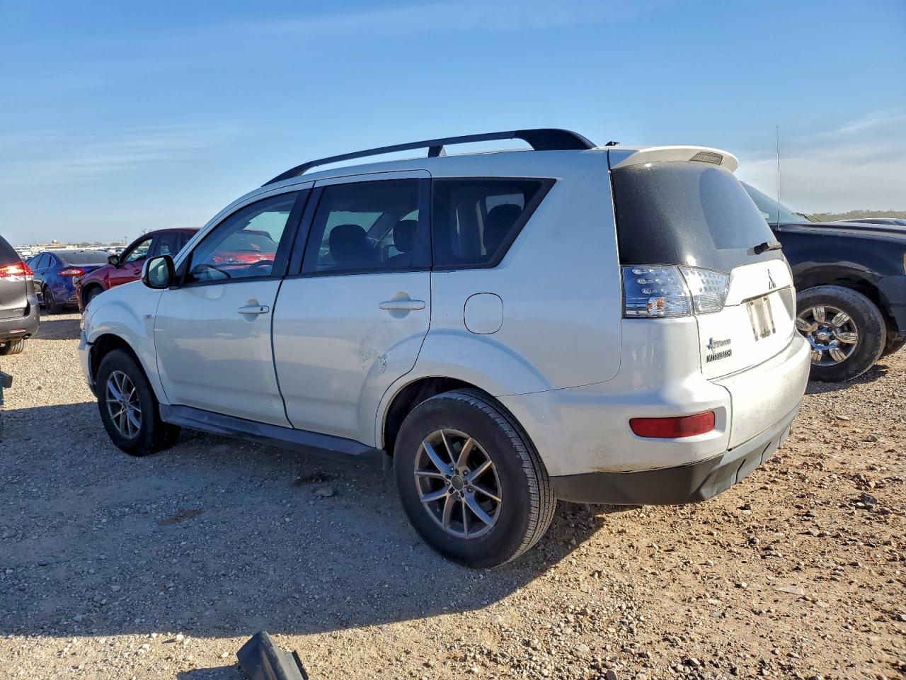 2013 MITSUBISHI OUTLANDER ES photo 2