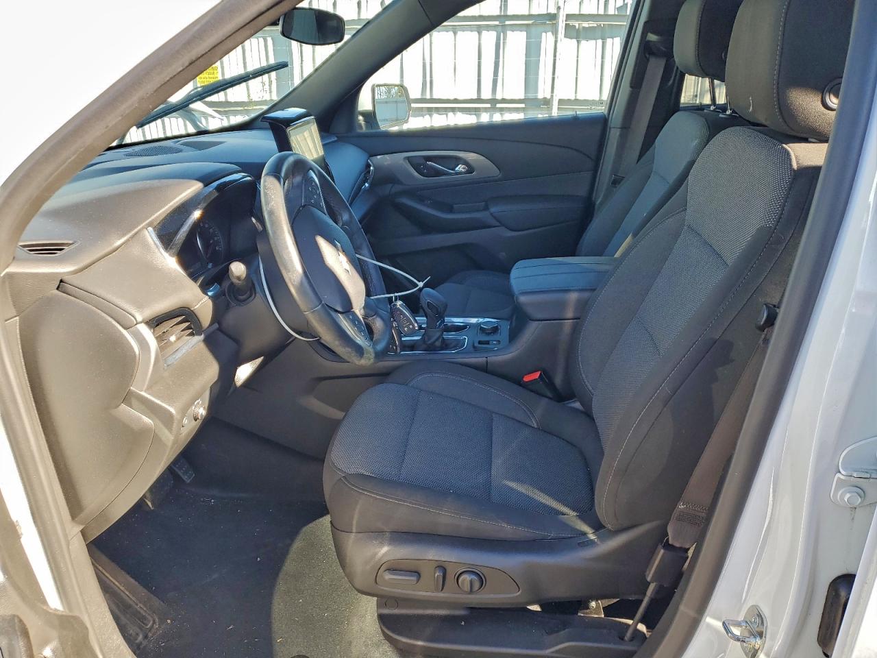 2023 CHEVROLET TRAVERSE LT photo 7