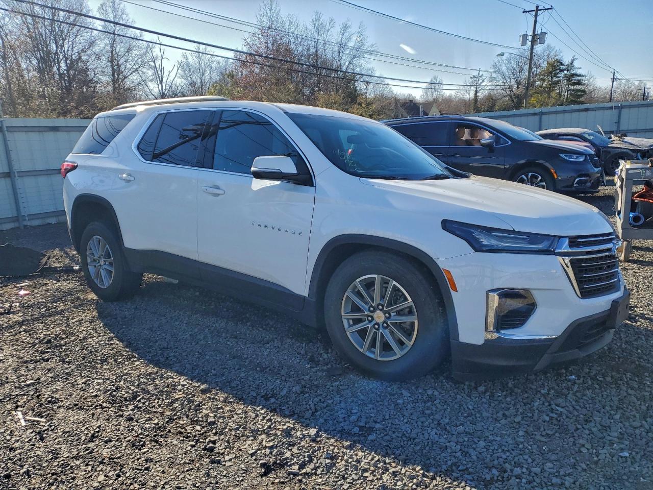 2023 CHEVROLET TRAVERSE LT photo 4