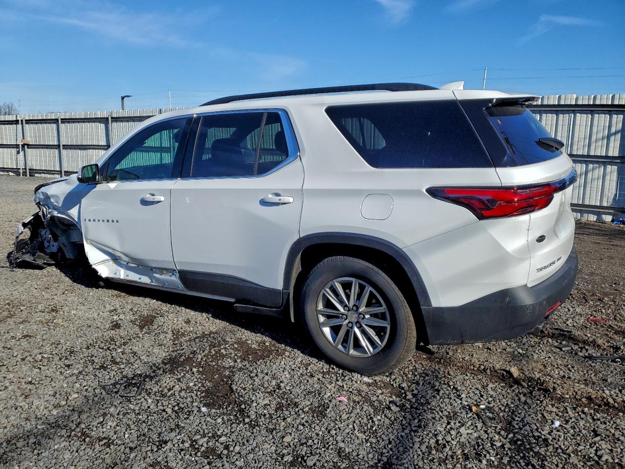 2023 CHEVROLET TRAVERSE LT photo 2