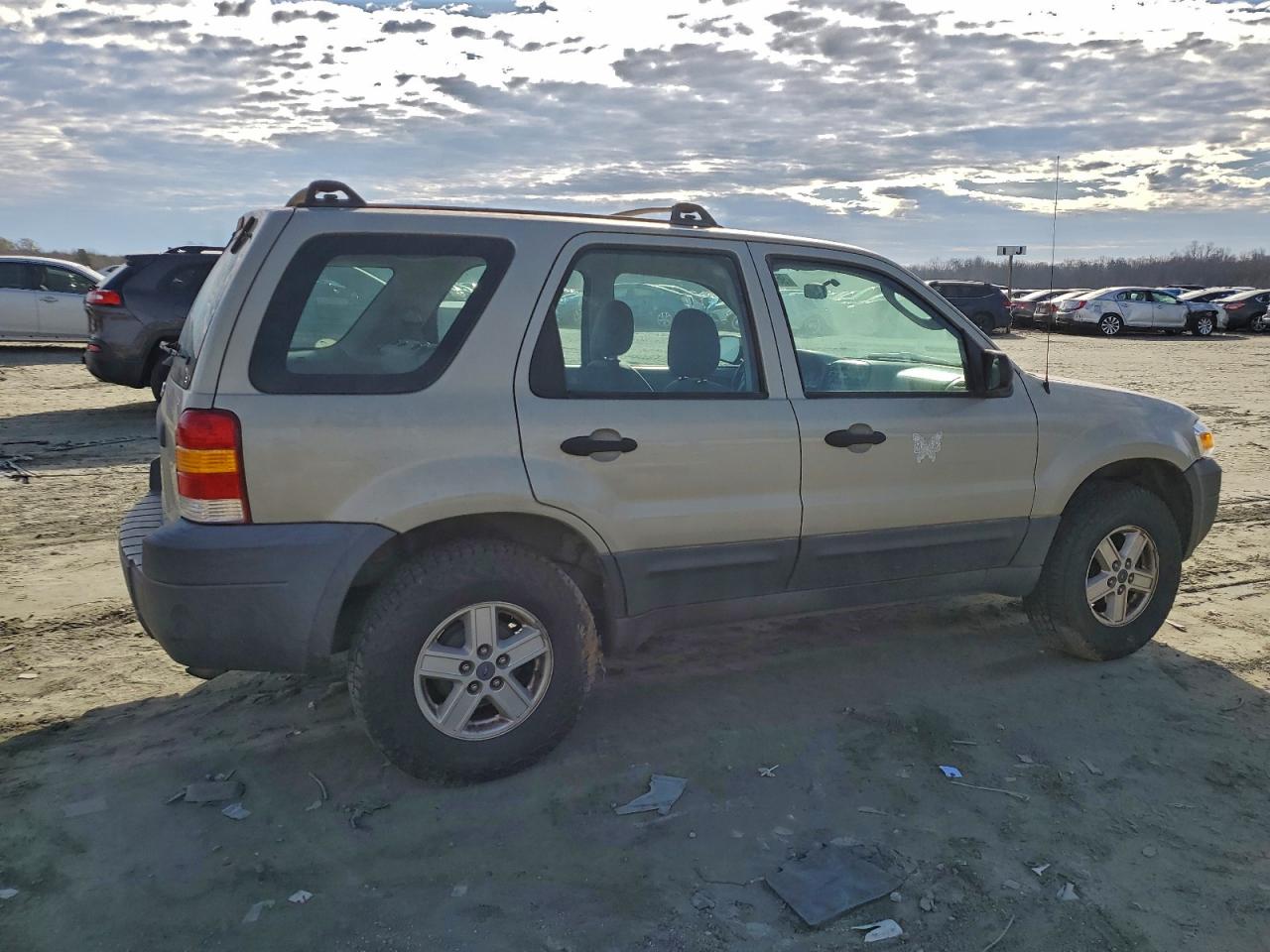2005 FORD ESCAPE XLS photo 3