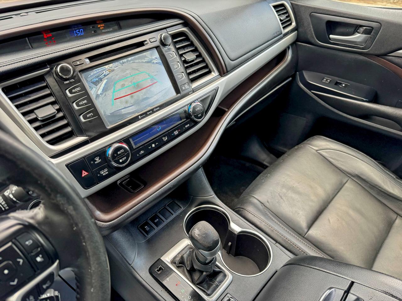 2017 TOYOTA HIGHLANDER SE photo 13