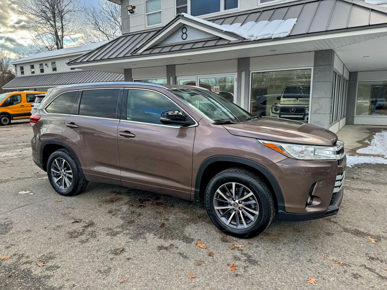 2017 TOYOTA HIGHLANDER SE — MINOR DENT/SCRATCHES damage — photo 1