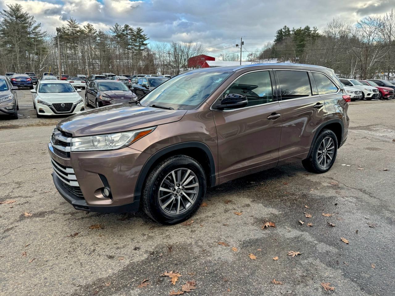 2017 TOYOTA HIGHLANDER SE photo 2
