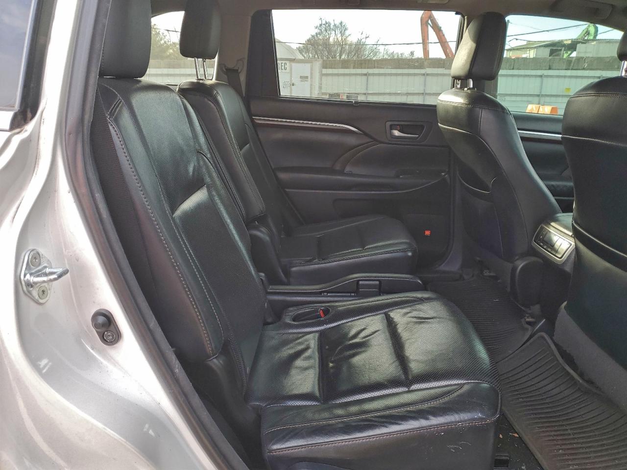 2016 TOYOTA HIGHLANDER LIMITED photo 11
