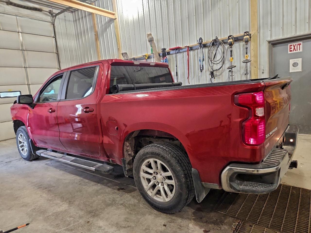 2019 CHEVROLET SILVERADO K1500 LT photo 2