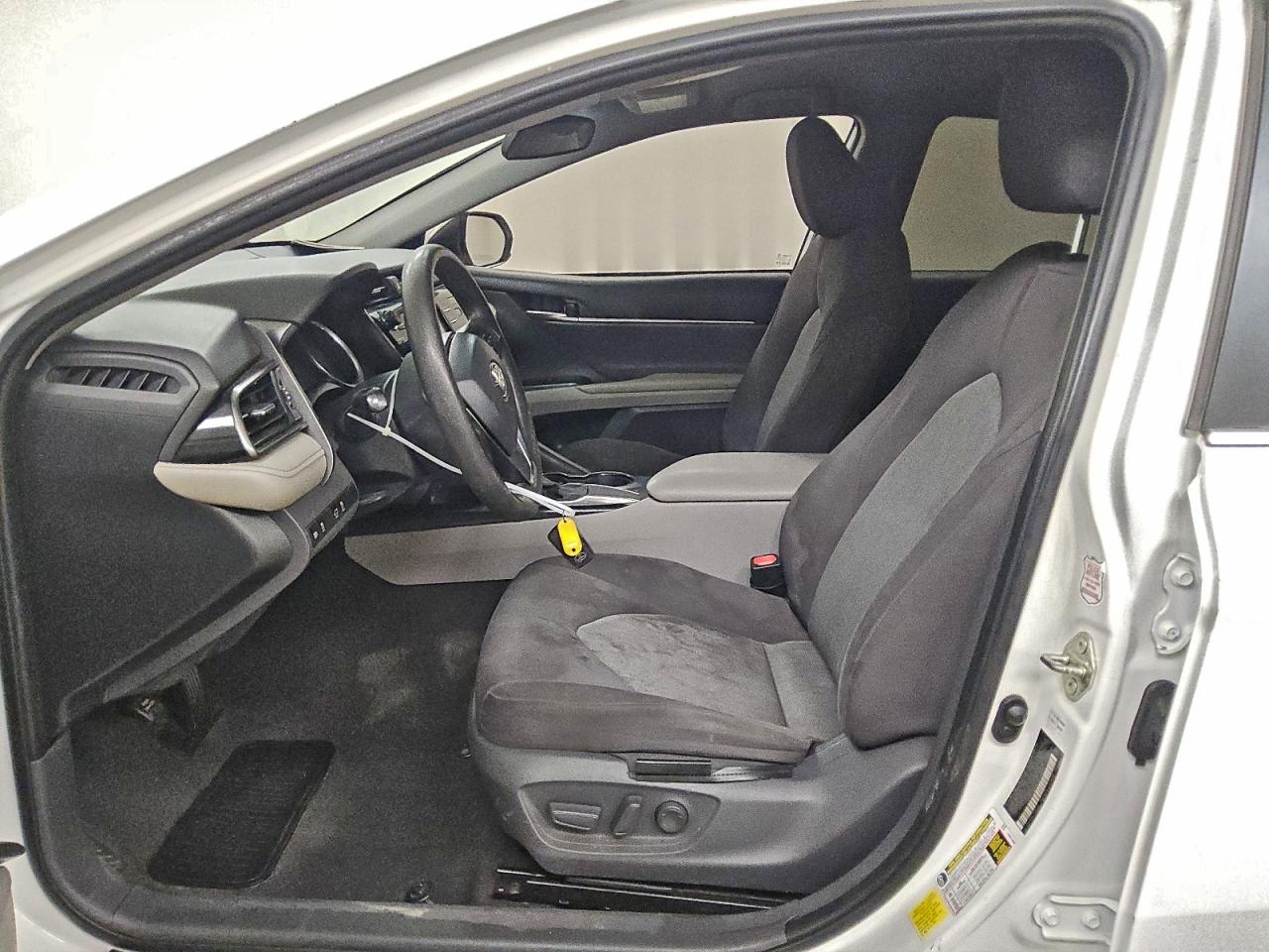 2020 TOYOTA CAMRY LE photo 7