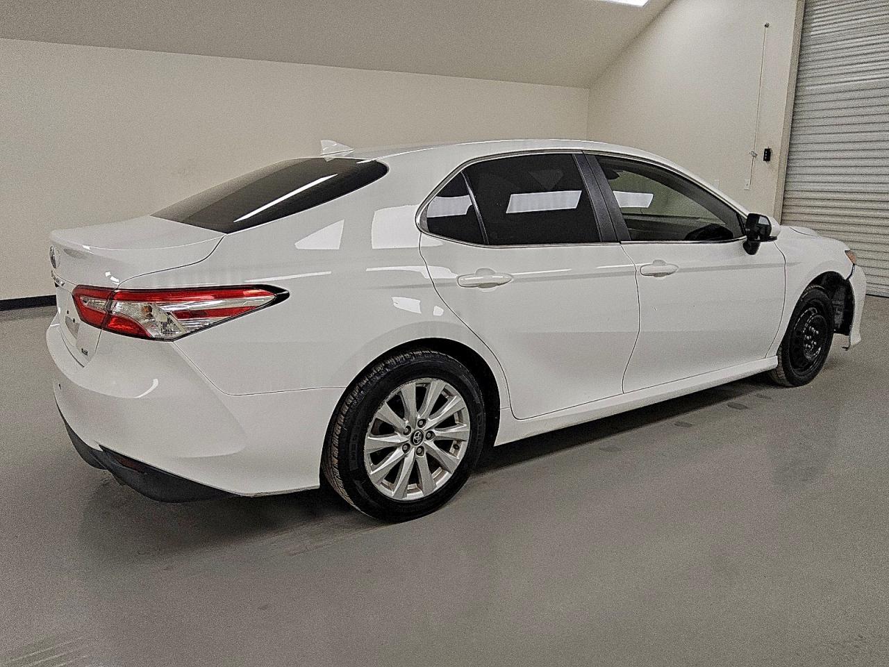 2020 TOYOTA CAMRY LE photo 3