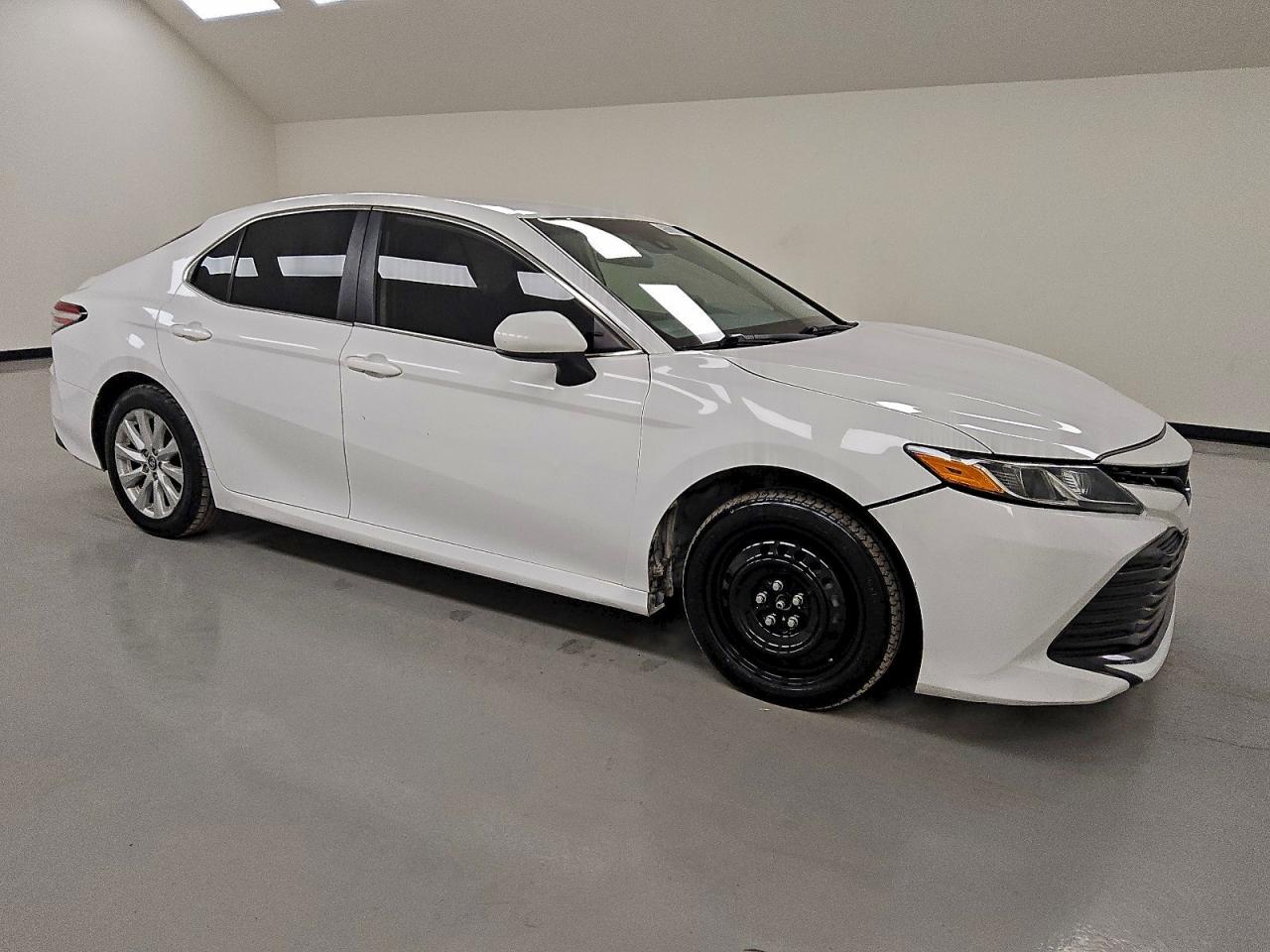 2020 TOYOTA CAMRY LE photo 4