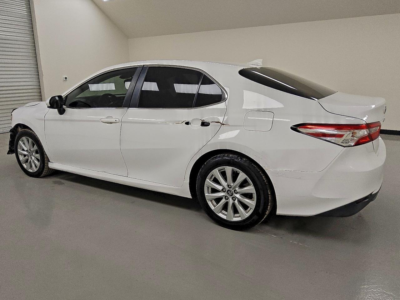 2020 TOYOTA CAMRY LE photo 2